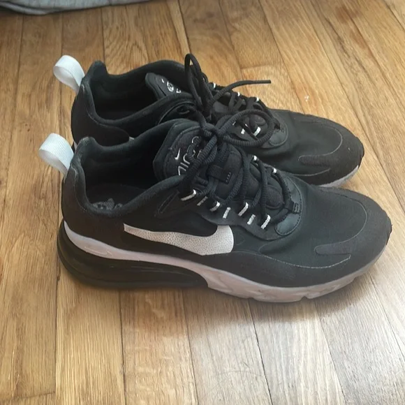 Nike Airmax 270 React - Picture 3 of 8